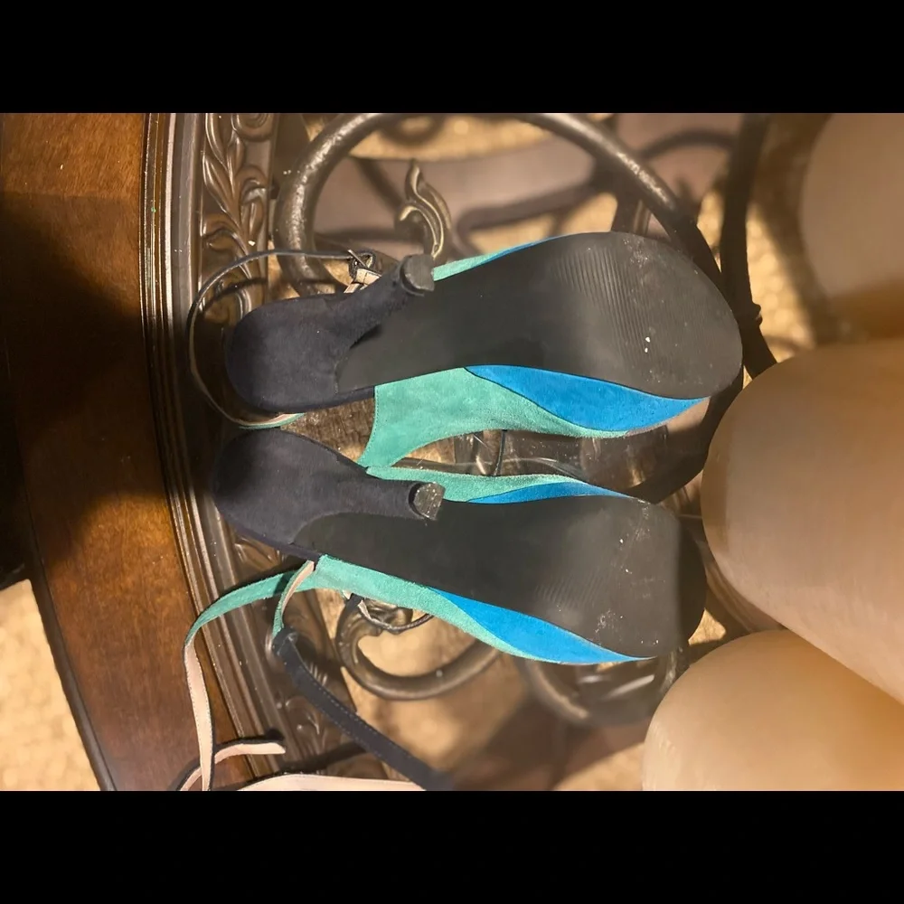 Colorblock Platform Pump - Picture 8 of 10